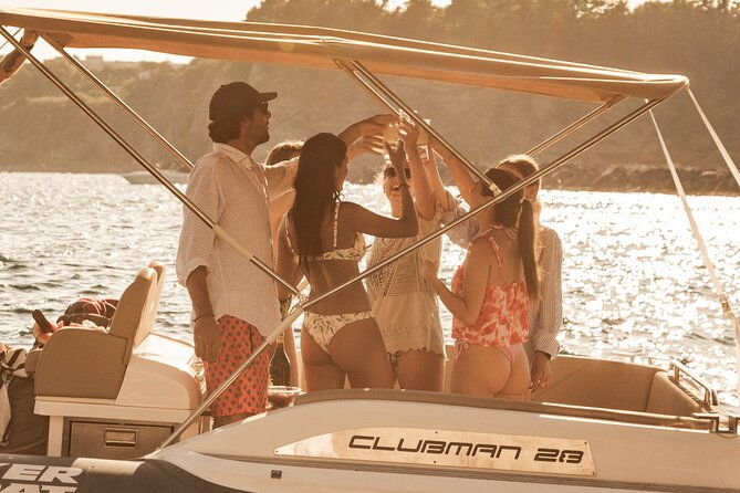 aperitif-on-a-boat-at-sunset-in-the-gulf-of-naples-2