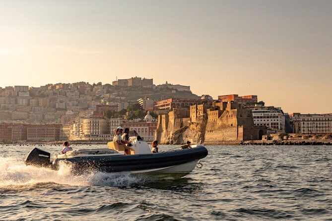 aperitif-on-a-boat-at-sunset-in-the-gulf-of-naples
