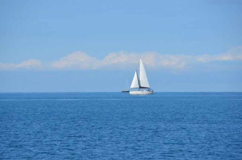 aperitif-on-a-sailboat-in-taormina