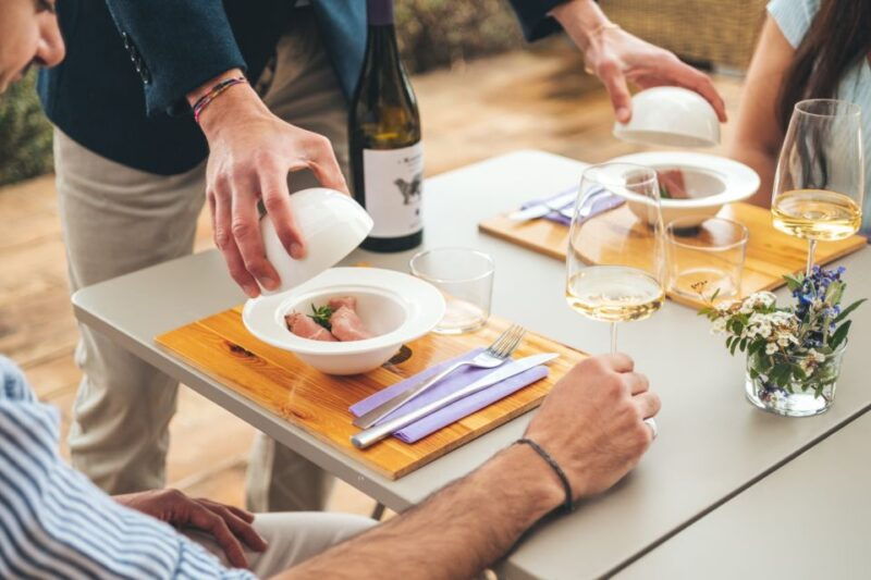 aperitif-on-the-terrace-of-podere-montale-at-sunset-5