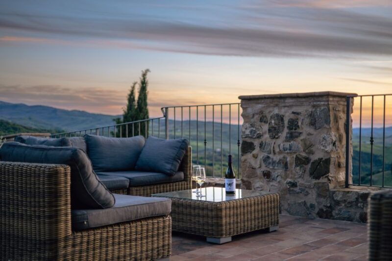 aperitif-on-the-terrace-of-podere-montale-at-sunset-5