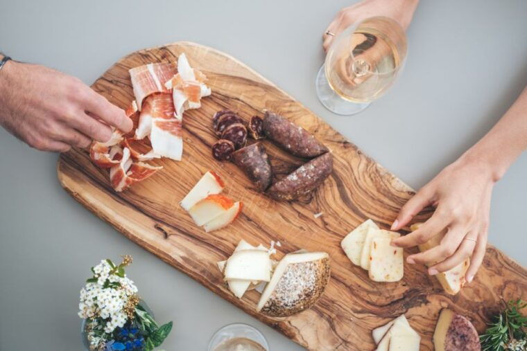 aperitif-on-the-terrace-of-podere-montale-at-sunset-5