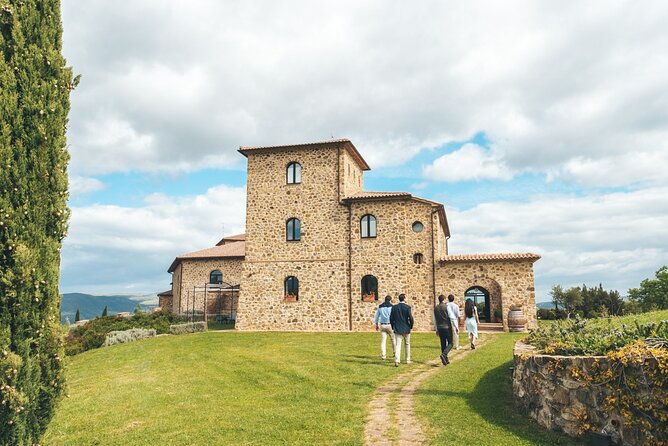 aperitif-on-the-terrace-of-podere-montale-at-sunset