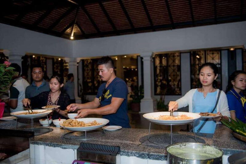 apsara-traditional-dances-local-buffet-with-tuk-tuk-ride