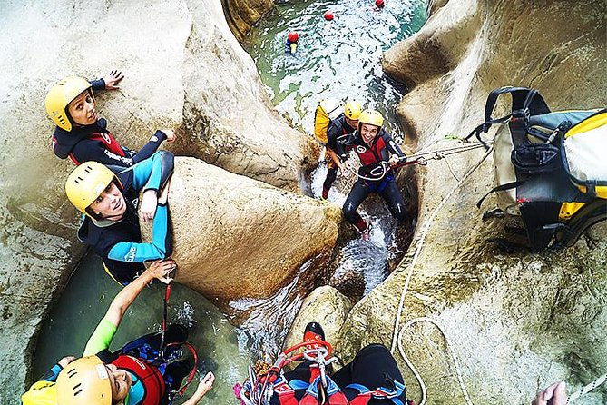 aquatic-canyoning-near-benidorm-estret-de-les-penyes-bollulla