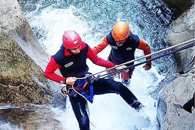 aquatic-canyoning-near-benidorm-estret-de-les-penyes-bollulla