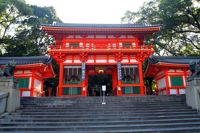 arashiyama-yasaka-shrine-nara-todaiji-day-trip-from-osaka