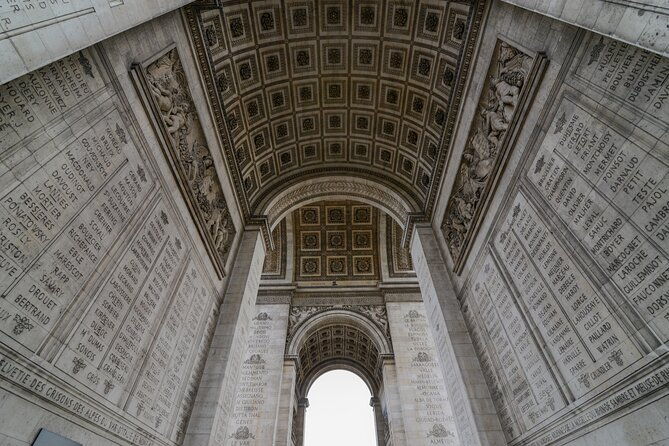 arc-de-triomphe-and-the-champs-elysees-discovery-private-tour