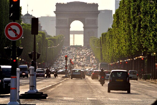 arc-de-triomphe-and-the-champs-elysees-discovery-private-tour