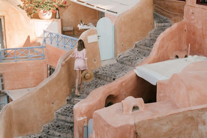 archaeological-bus-tour-to-akrotiri-excavations-red-beach-2