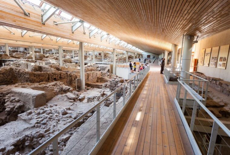 archaeological-bus-tour-to-akrotiri-excavations-red-beach-2