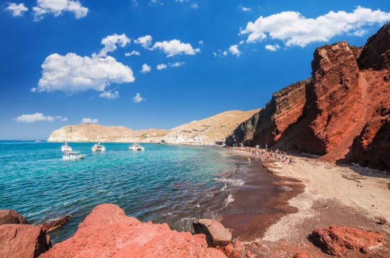 archaeological-bus-tour-to-akrotiri-excavations-red-beach-2