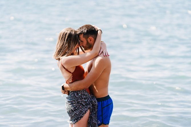 archaeological-bus-tour-to-akrotiri-excavations-red-beach