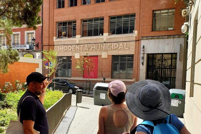 architour-through-lavapies-and-rastro-with-an-architect-2