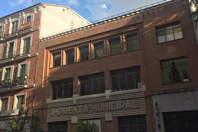 architour-through-lavapies-and-rastro-with-an-architect