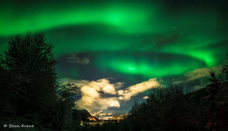 arctic-adventure-northern-lights-hunting-with-snowmobiles