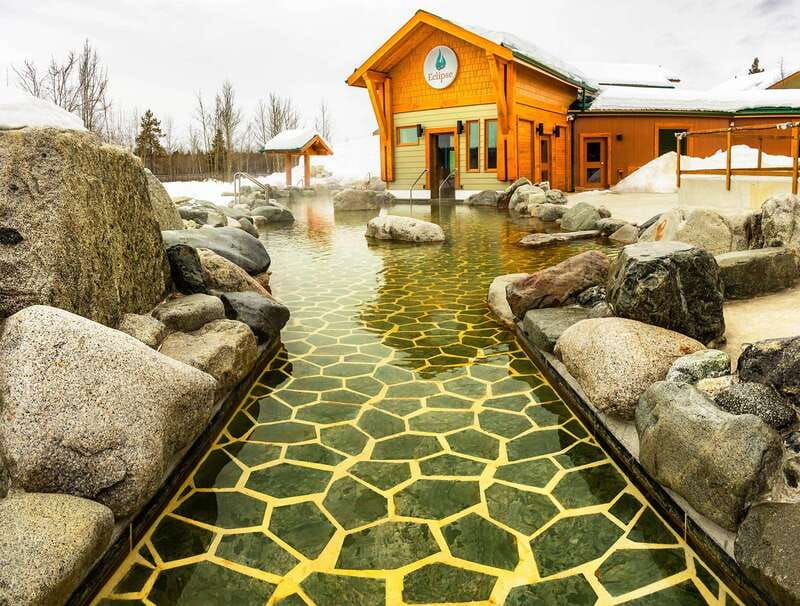 arctic-day-wildlife-hot-springs-half-day