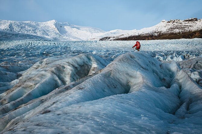 arctic-glacier-hike-away-from-the-crowds-vatnajokull-glacier