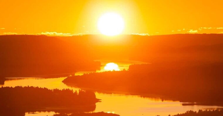 arctic-wilderness-hike-from-rovaniemi-midnight-sun-sunset