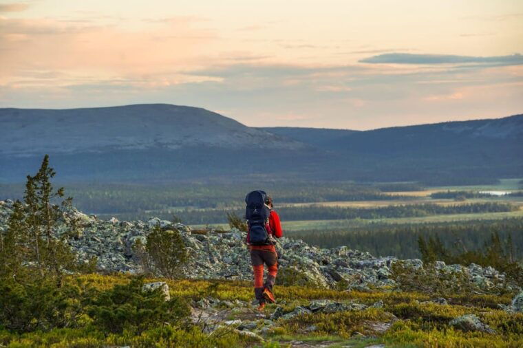 arctic-wilderness-hike-from-rovaniemi-midnight-sun-sunset