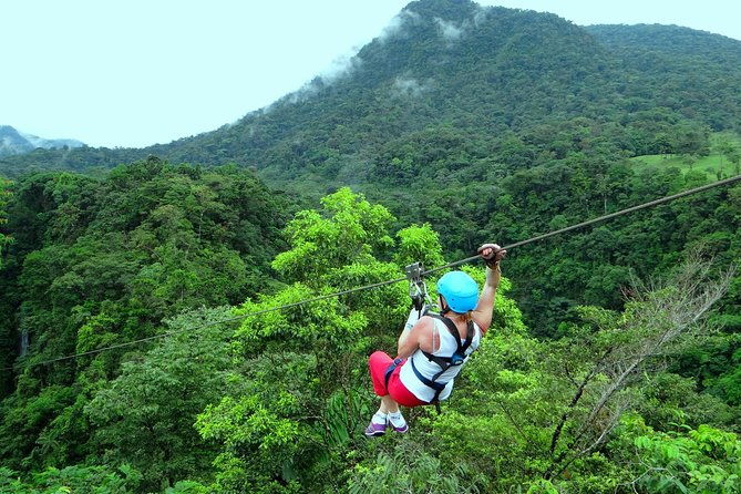 arenal-12-zipline-cables-experience-fly-over-la-fortuna-waterfall