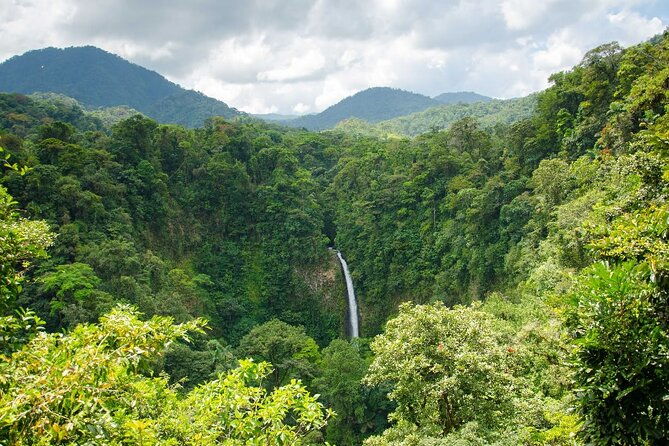 arenal-tickets-volcano-waterfall-hanging-bridges-selfguide