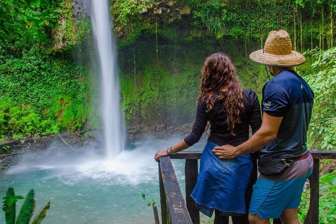 arenal-tickets-volcano-waterfall-hanging-bridges-selfguide
