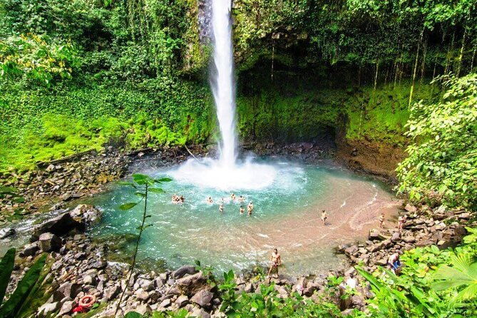 arenal-volcano-la-fortuna-waterfall-hot-springs-combo-tour-with-lunch-dinner