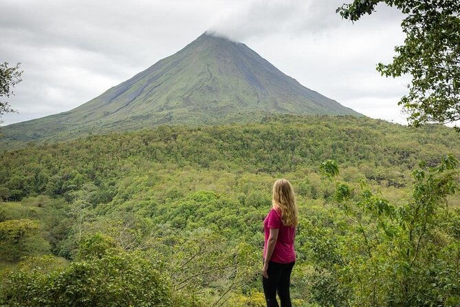 arenal-volcano-pineapple-waterfall-hike-coffee-chocolate-tour