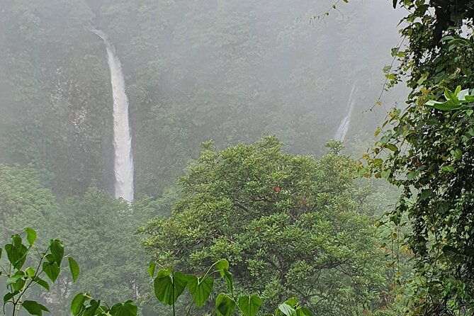 arenal-volcano-rainforest-hanging-bridges-waterfall-hotsprings