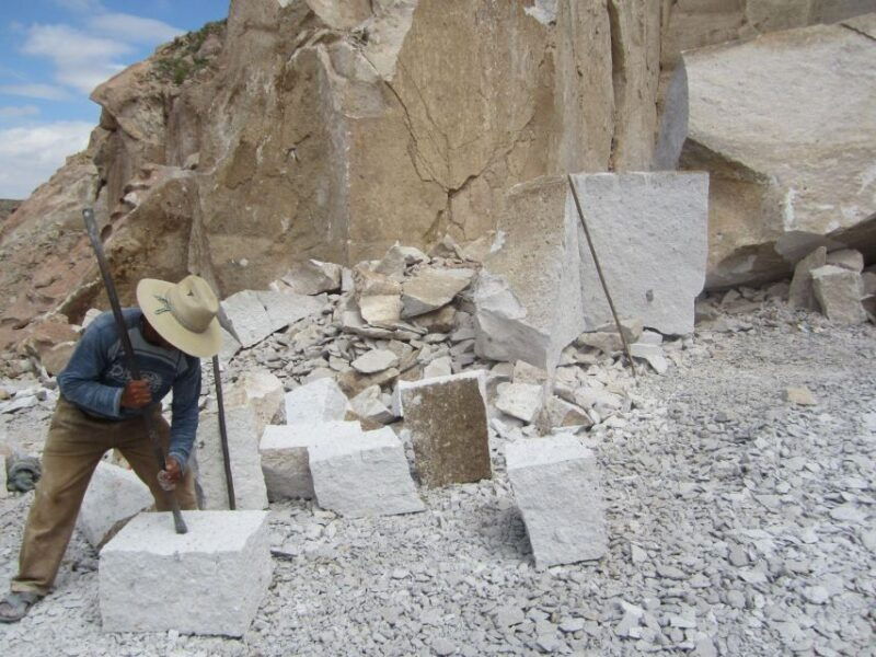 arequipa-route-of-sillar-and-petroglyphs-of-culebrillas