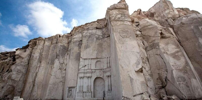 arequipa-route-of-the-sillar-tour-petroglyphs-and-pillars