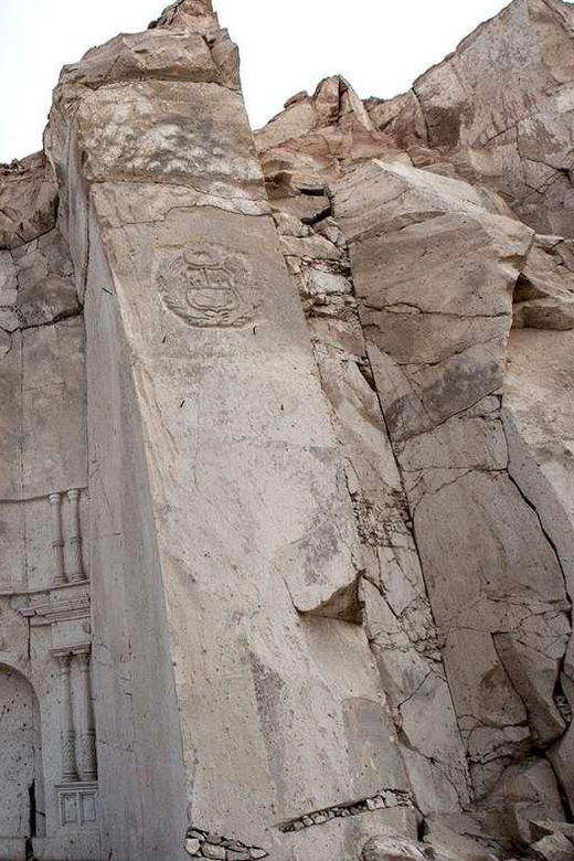 arequipa-route-of-the-sillar-tour-petroglyphs-and-pillars