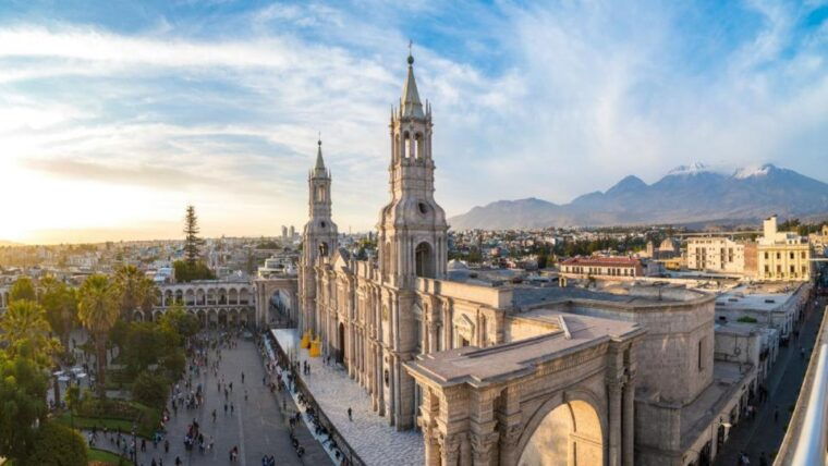 arequipa-walking-tour-and-santa-catalina-monastery