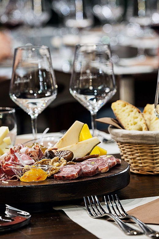 argostoli-kefalonian-wine-tasting-with-gourmet-lunch