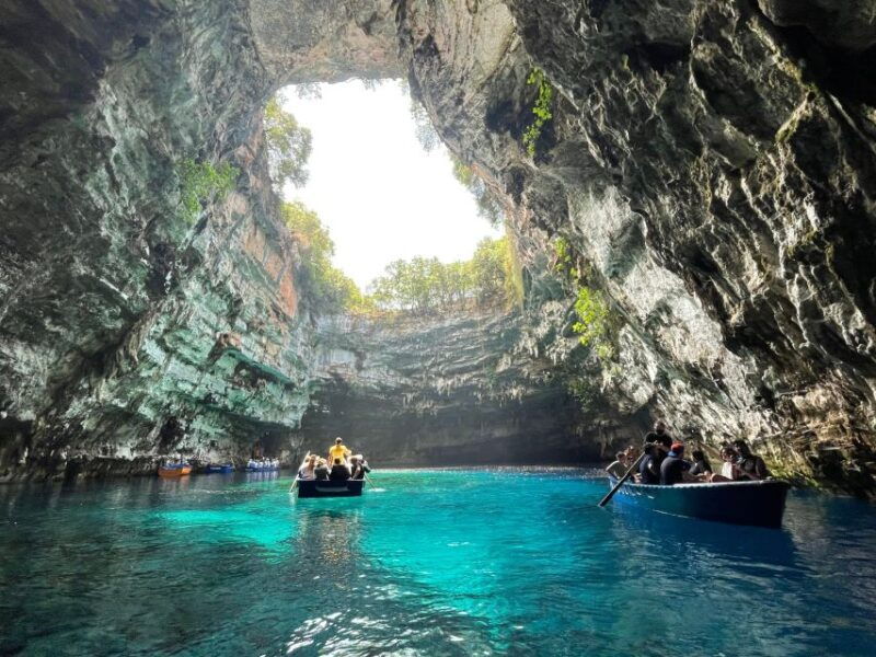 argostoli-melissani-lake-drogarati-cave-and-myrtos-beach