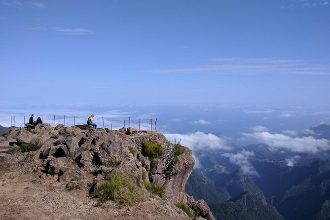 arieiro-peak-santo-da-serra-and-cristo-rei-4x4-experience