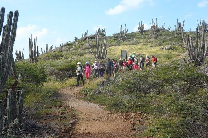 arikok-adventurous-hiking-experience-in-aruba