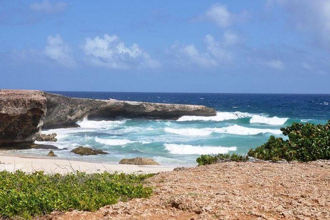 arikok-adventurous-hiking-experience-in-aruba