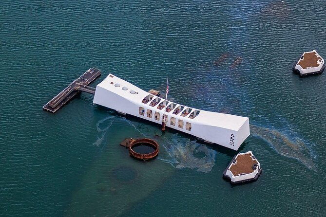 arizona-memorial-pearl-harbor-honolulu-city-tour-from-kauai-2