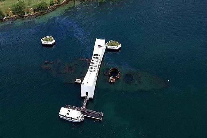 arizona-memorial-pearl-harbor-honolulu-city-tour-from-kauai