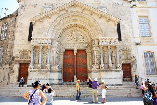 arles-private-guide-tour-explore-history-culture