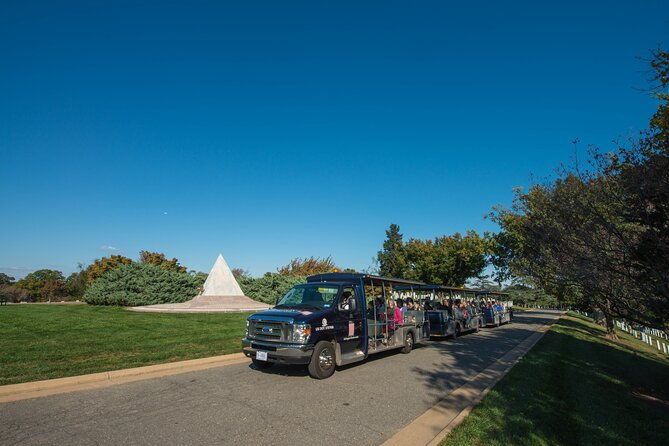 arlington-national-cemetery-hop-on-hop-off-tour