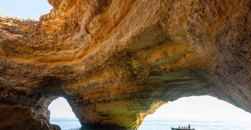 armacao-de-pera-benagil-caves-and-secret-beaches-boat-trip