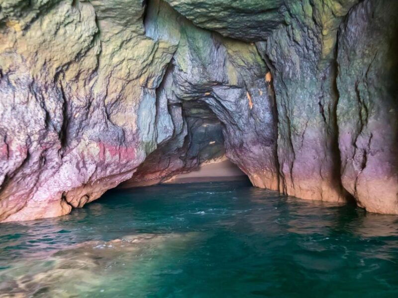 armacao-de-pera-benagil-caves-and-secret-beaches-boat-trip