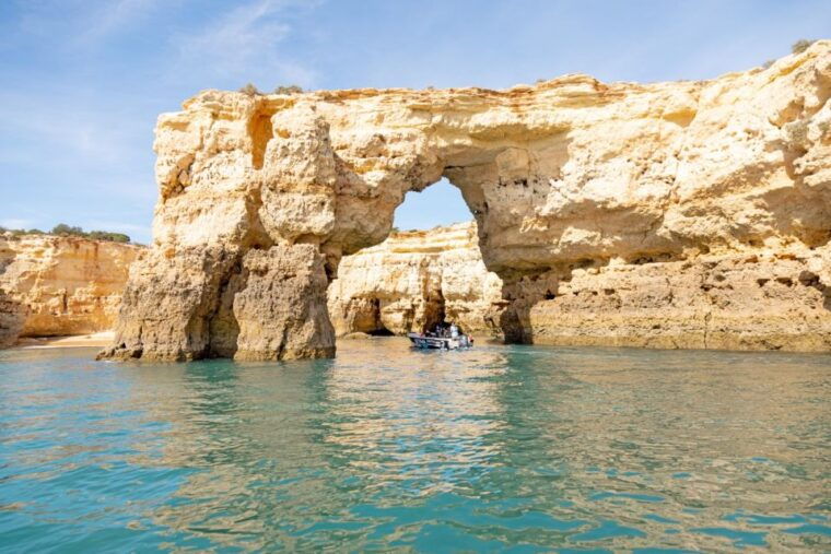 armacao-de-pera-benagil-caves-and-secret-beaches-boat-trip