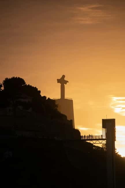 Arrábida & Sesimbra Day Trip: Wine Tasting, Nature & Beaches - Azeitão: Wine, Walking, and a Guided Tour