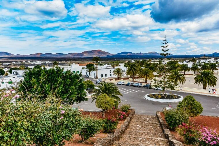 arrecife-timanfaya-and-green-lagoon-for-cruise-passengers