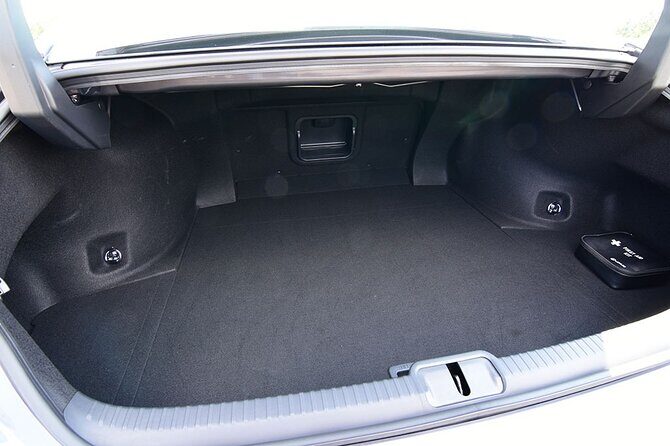Arrival by Eco Sedan from Dubai World Center Airport DWC to Dubai - What to Expect from This Private Transfer