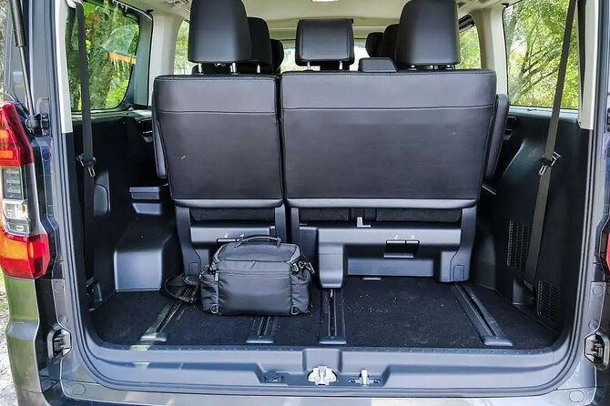 arrival-by-private-minivan-from-kansai-airport-kix-to-osaka-city